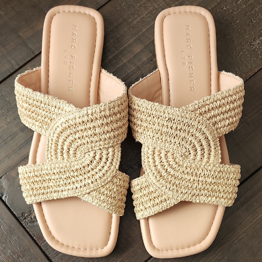NWOT Marc Fisher Naive Slip On Women's Tan Sandals